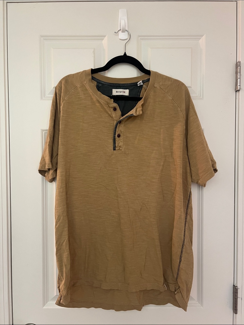 Borgo 28 Men's Tan Short-Sleeve Henley Shirt